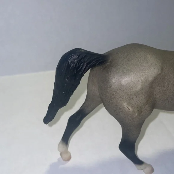 Breyer horse blue roan quarter horse - Picture 7 of 10
